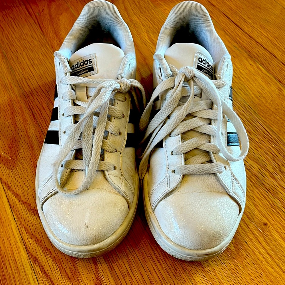 Classic Adidas  Sneakers 7.5